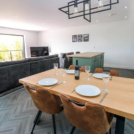 Sycamore - 2 Bedrooms - Sleeps 4