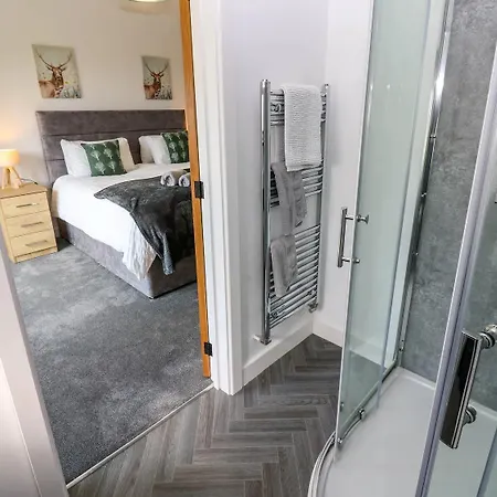 Sycamore - 2 Bedrooms - Sleeps 4