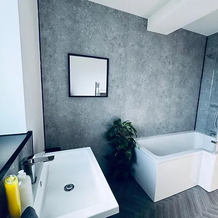 Sycamore - 2 Bedrooms - Sleeps 4