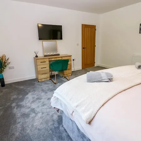 Sycamore - 2 Bedrooms - Sleeps 4